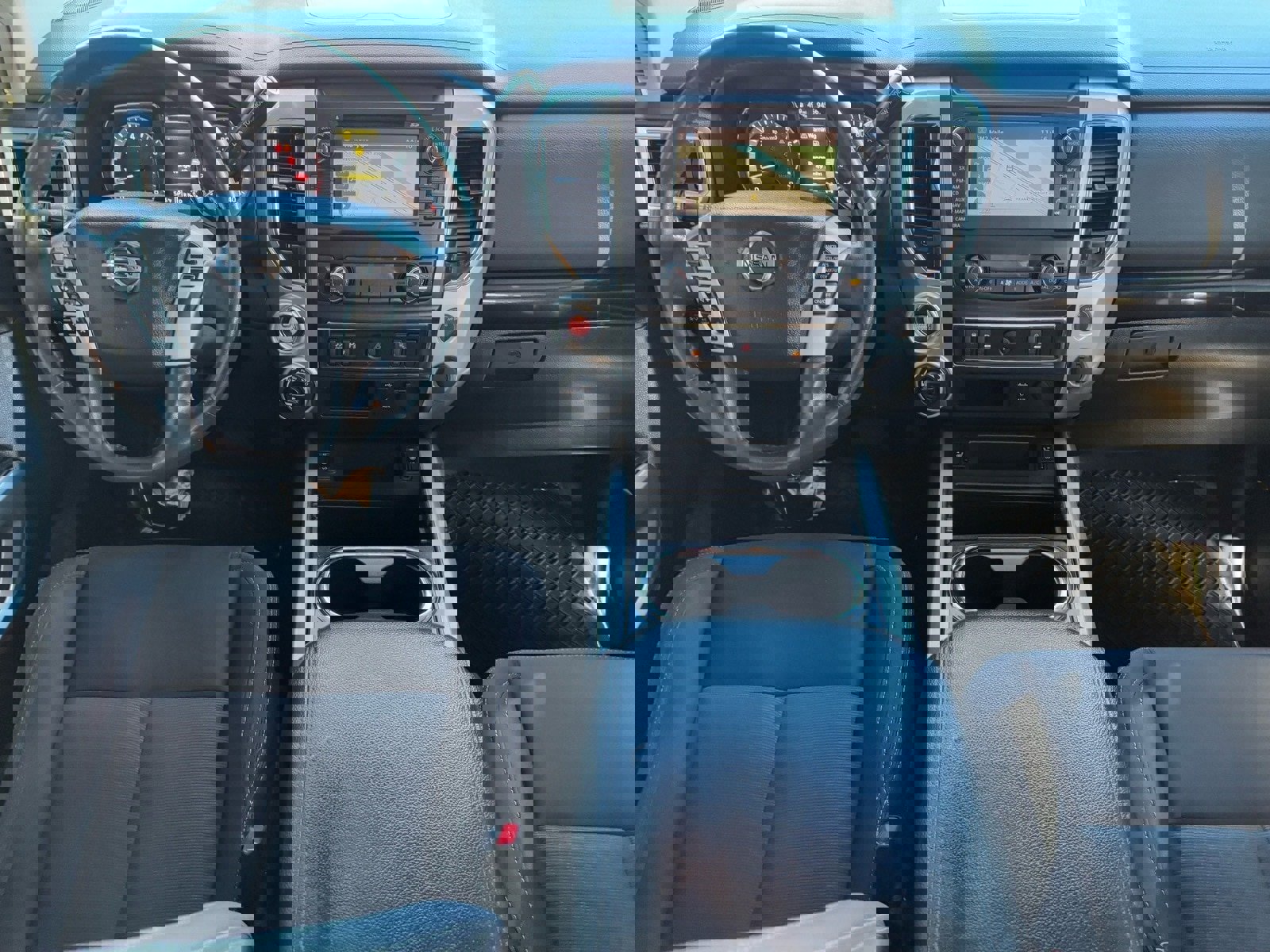 Used 2018 Nissan Titan SV w/ SV Convenience Package image 12