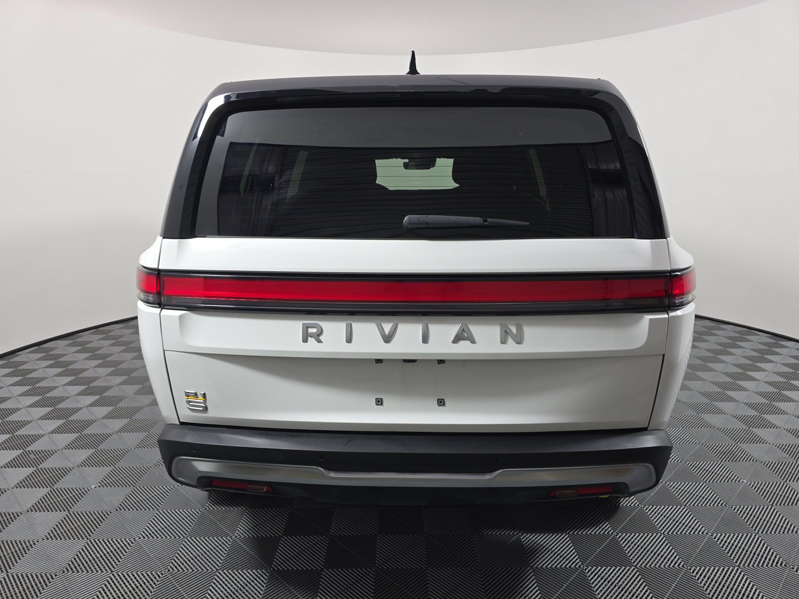 Used 2023 Rivian R1S Adventure AWD/4WD image 4