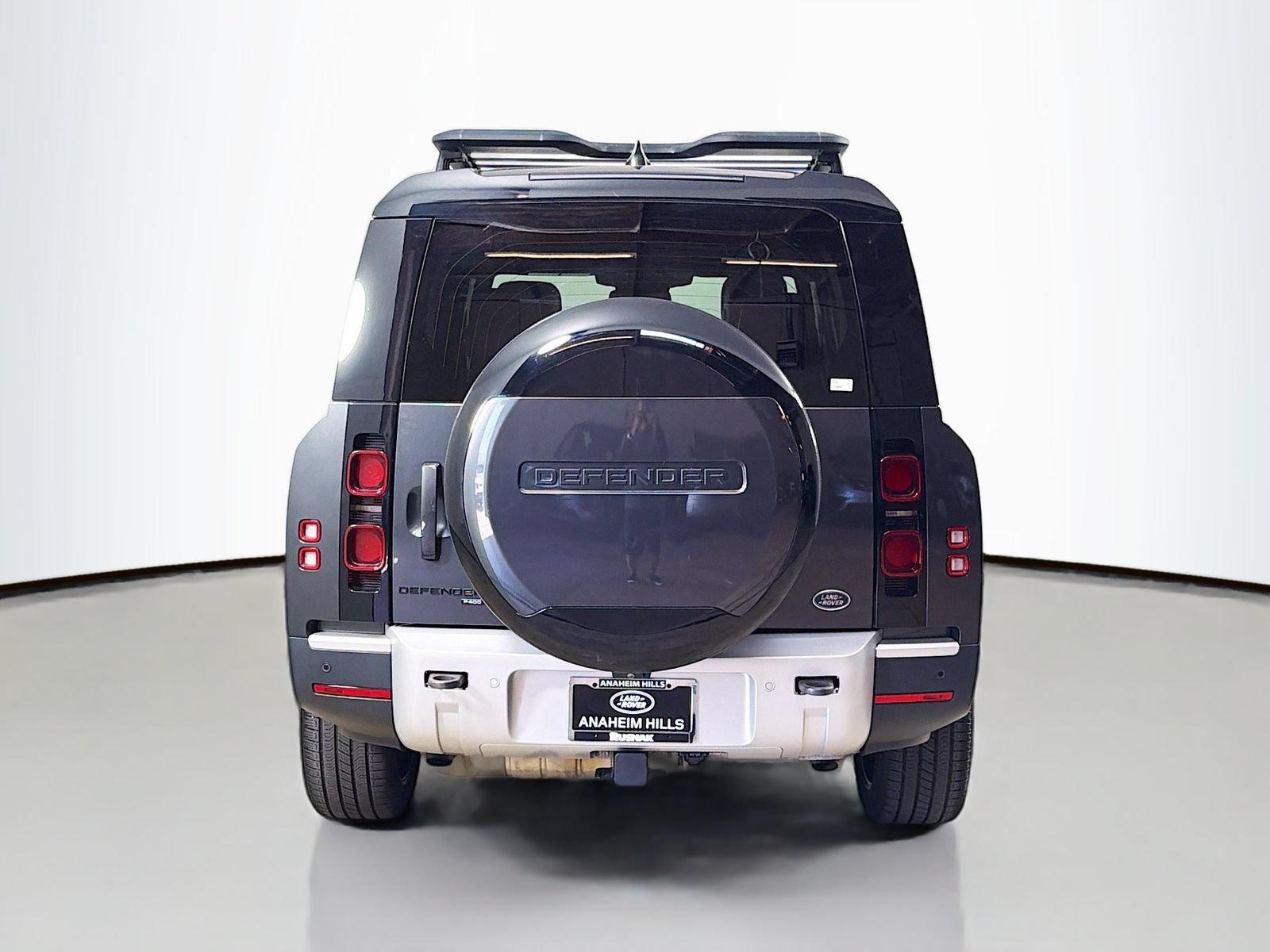 Certified 2023 Land Rover Defender 130 SE AWD/4WD image 4