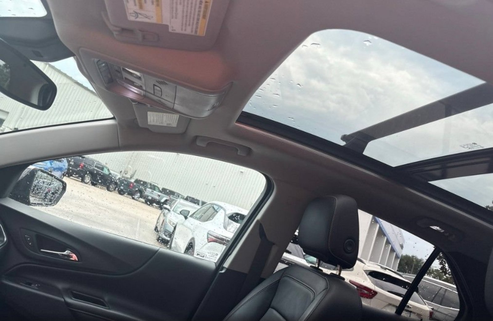 Used 2018 Chevrolet Equinox Premier FWD image 15