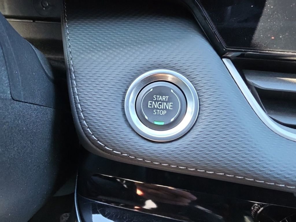 Used 2025 Chevrolet Equinox LT FWD image 14