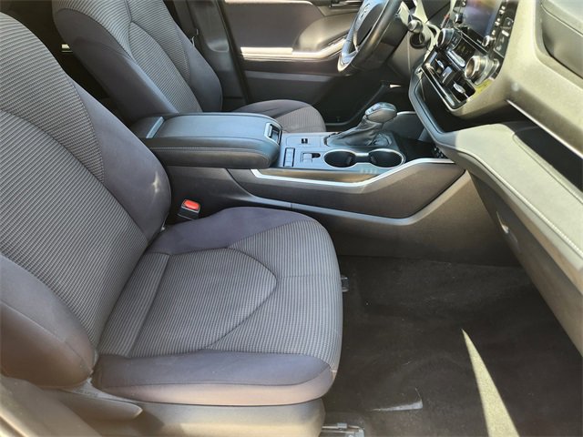 Used 2022 Toyota Highlander LE image 15