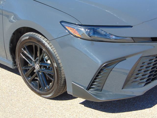 Used 2025 Toyota Camry SE image 2