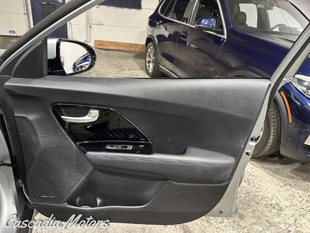 Used 2019 Kia Niro EX Premium w/ Cold Weather Package 1.0 FWD image 25