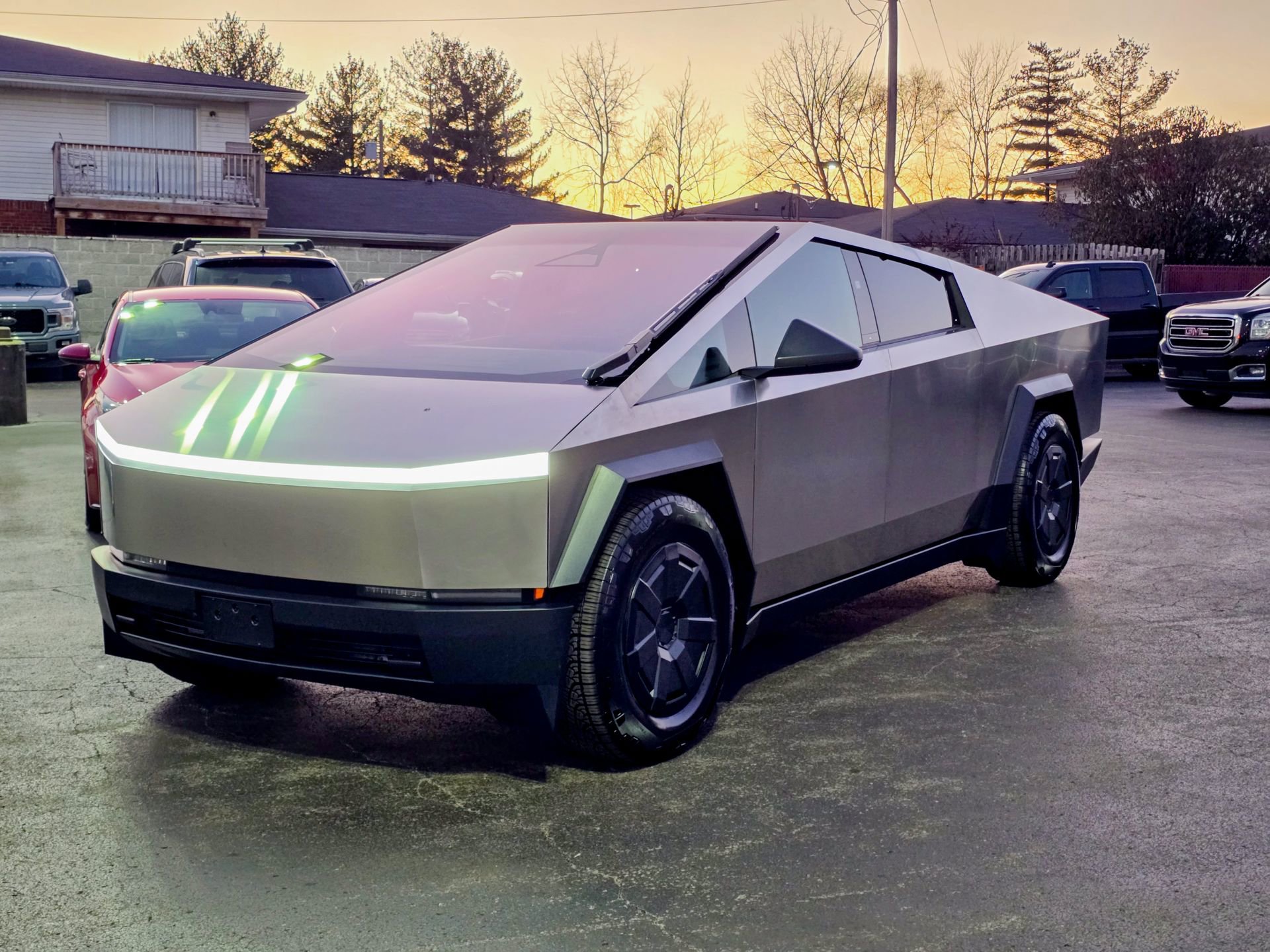 Used 2025 Tesla Cybertruck AWD Crew Cab image 4