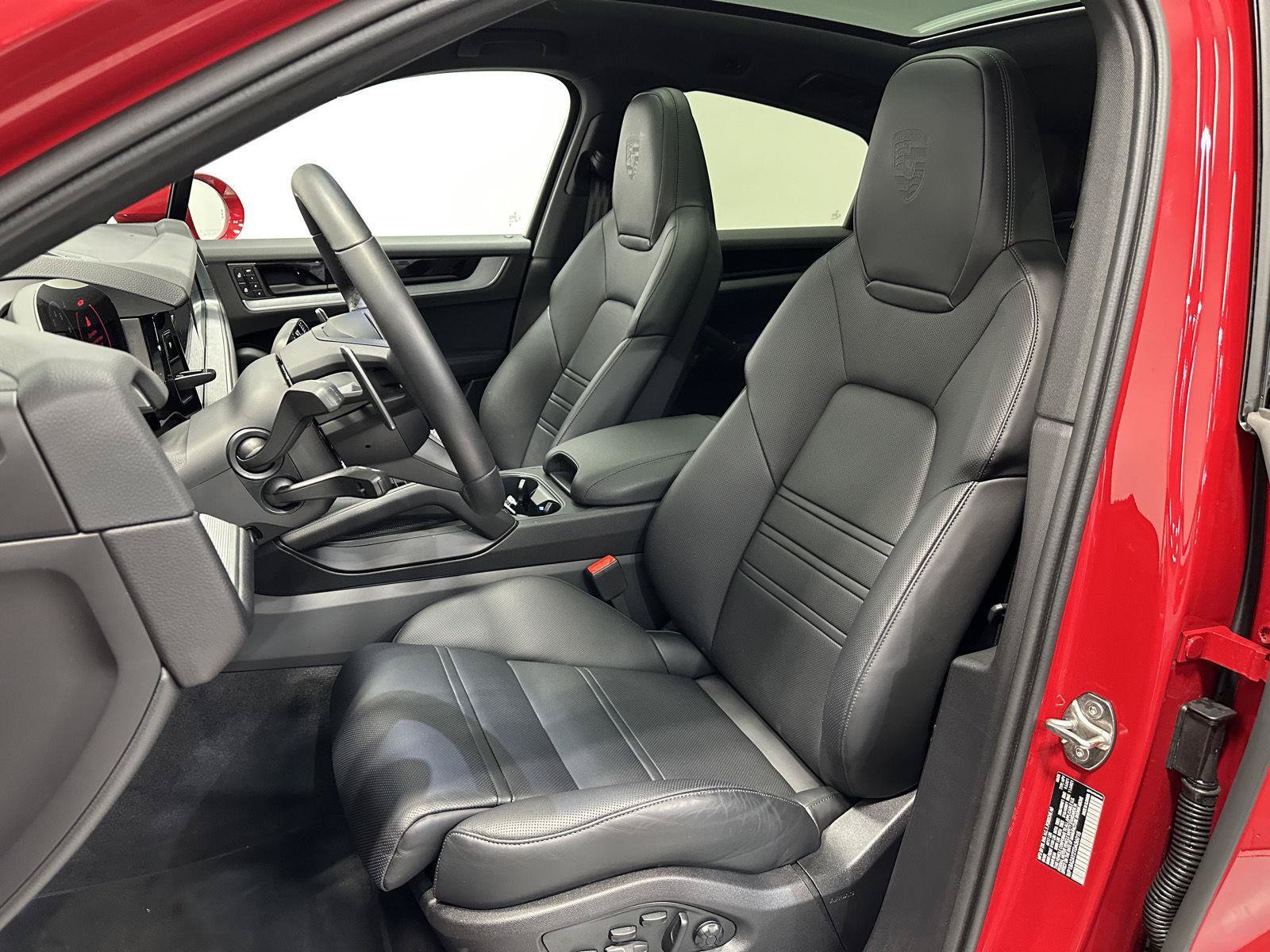 Certified 2026 Porsche Cayenne Coupe AWD/4WD image 5