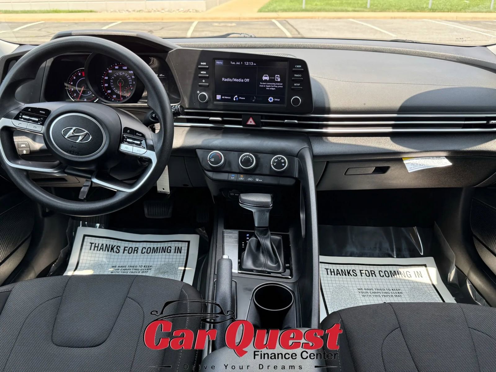 Used 2022 Hyundai Elantra SE image 19