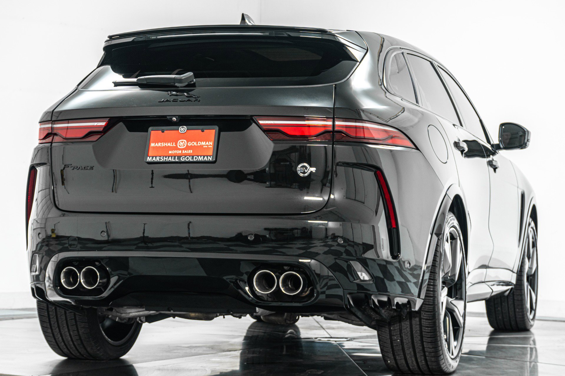 Used 2023 Jaguar F-PACE SVR image 9