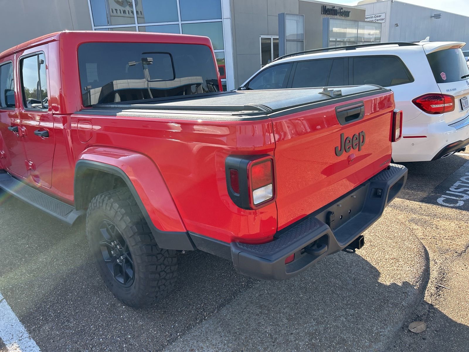 Used 2025 Jeep Gladiator High Tide image 26