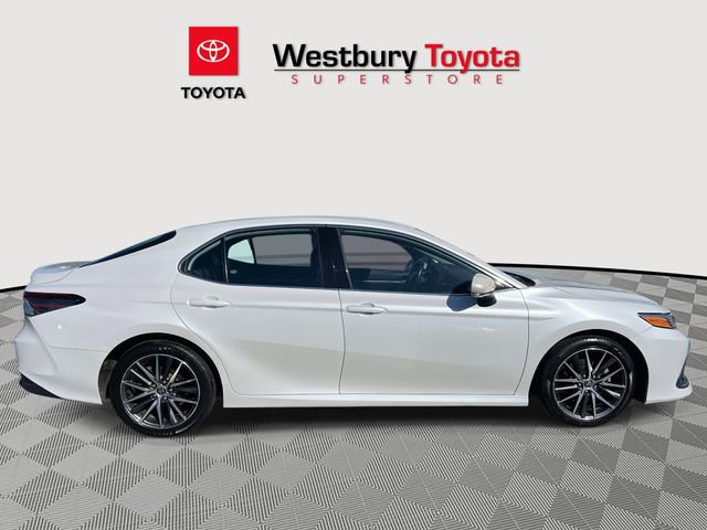 Used 2021 Toyota Camry XLE image 6
