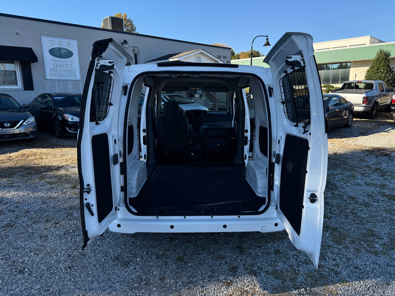 Used 2020 Nissan NV200 SV w/ Sliding Glass Door Package image 32