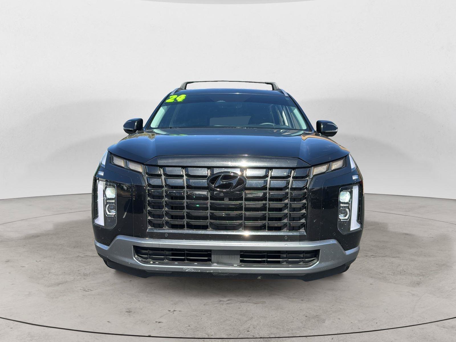 Used 2024 Hyundai Palisade SEL FWD image 2