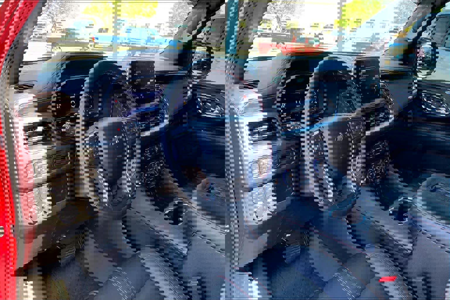 Used 2023 Chevrolet Suburban RST w/ Luxury Package image 18