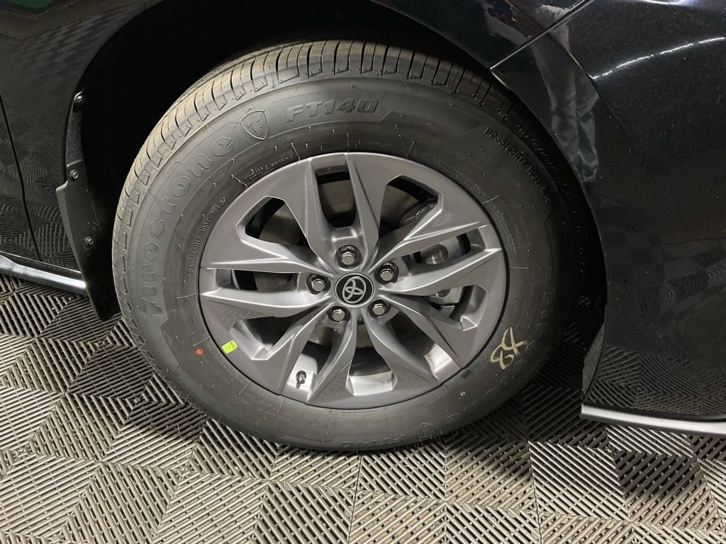 New 2026 Toyota Sienna XLE image 38