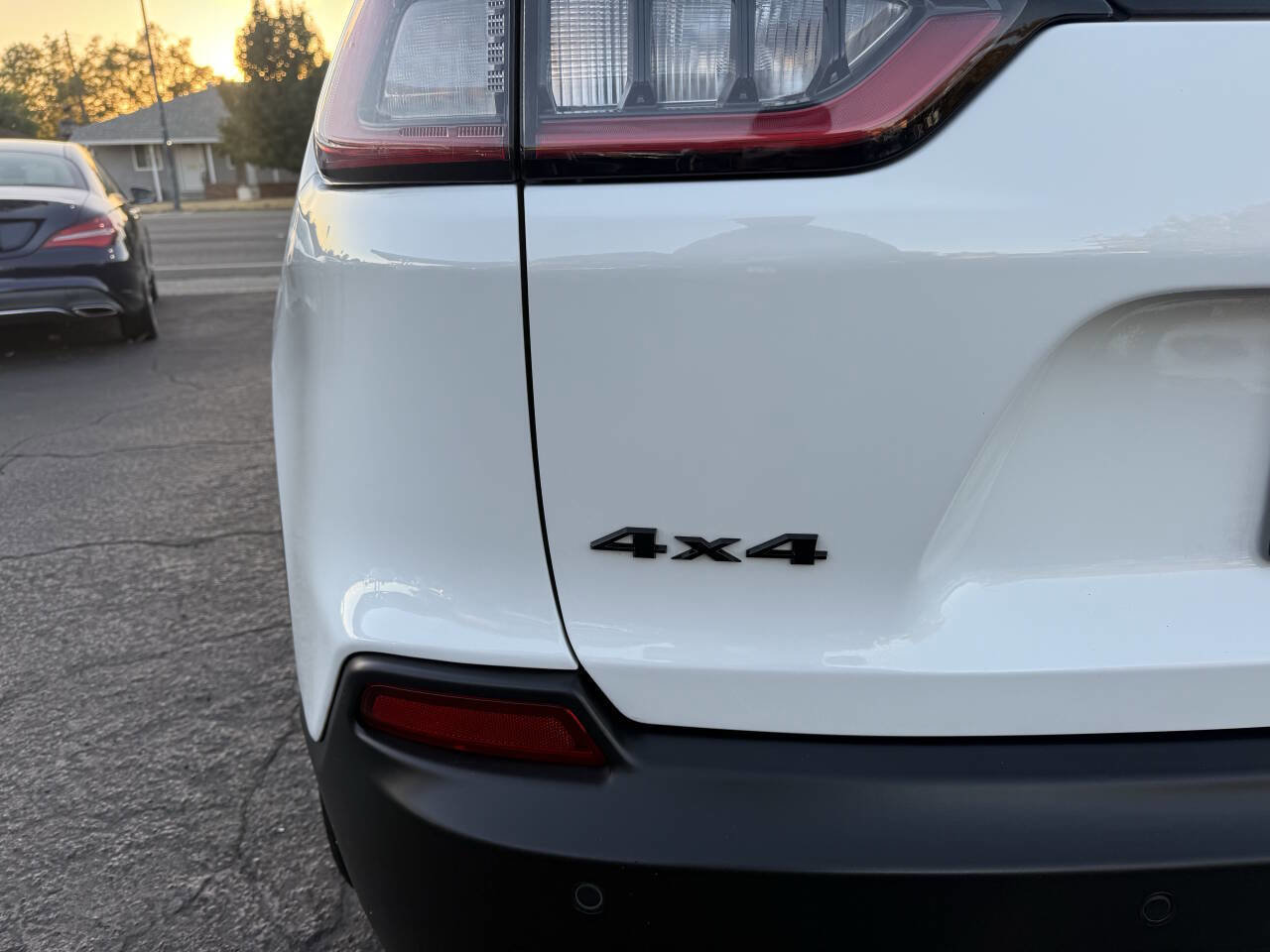 Used 2019 Jeep Cherokee Latitude Plus image 18