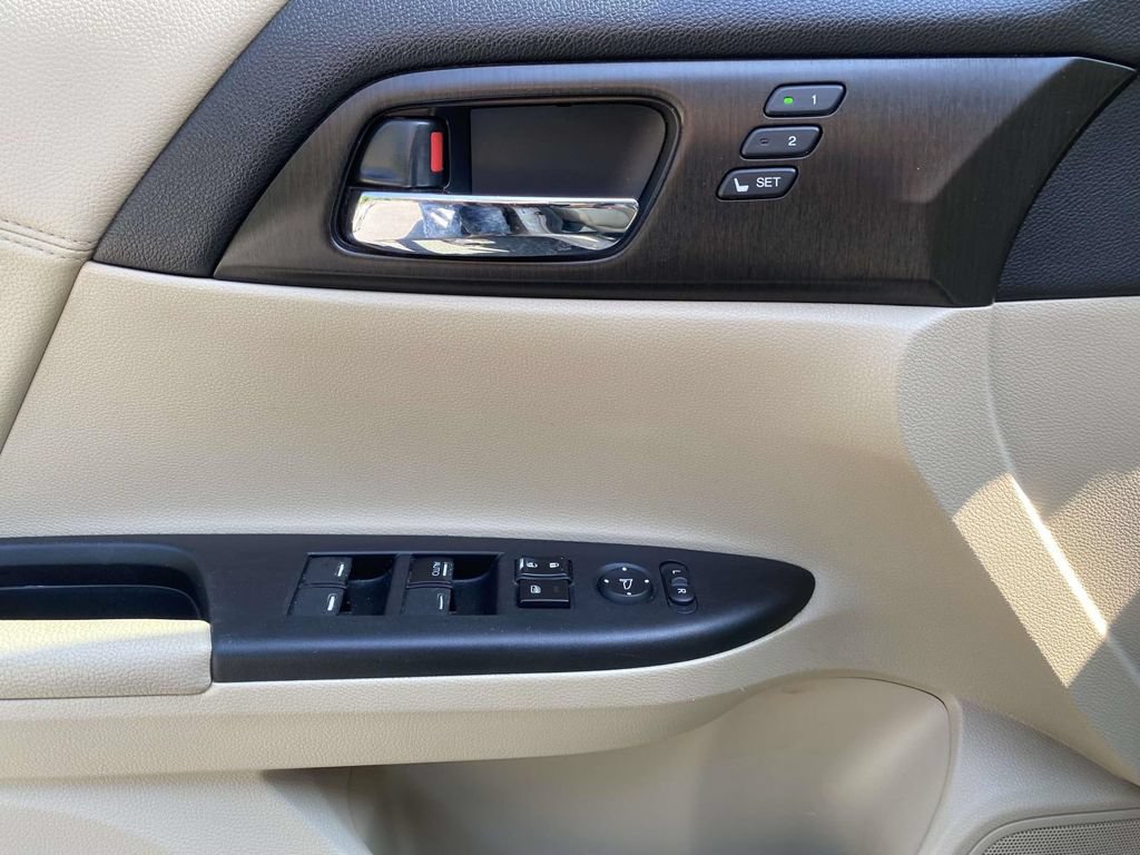 Used 2013 Honda Accord EX-L image 17