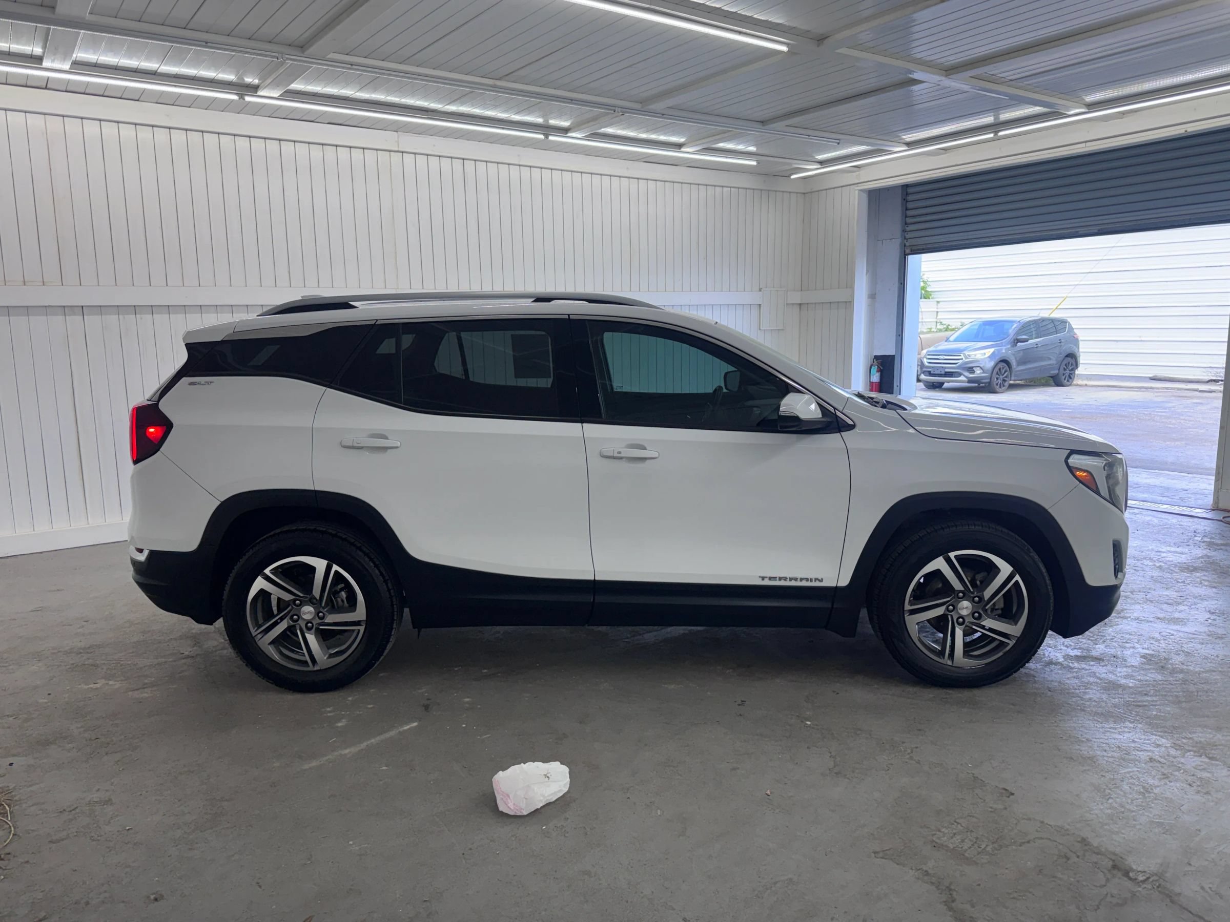 Used 2022 GMC Terrain SLT w/ Infotainment Package II FWD image 4
