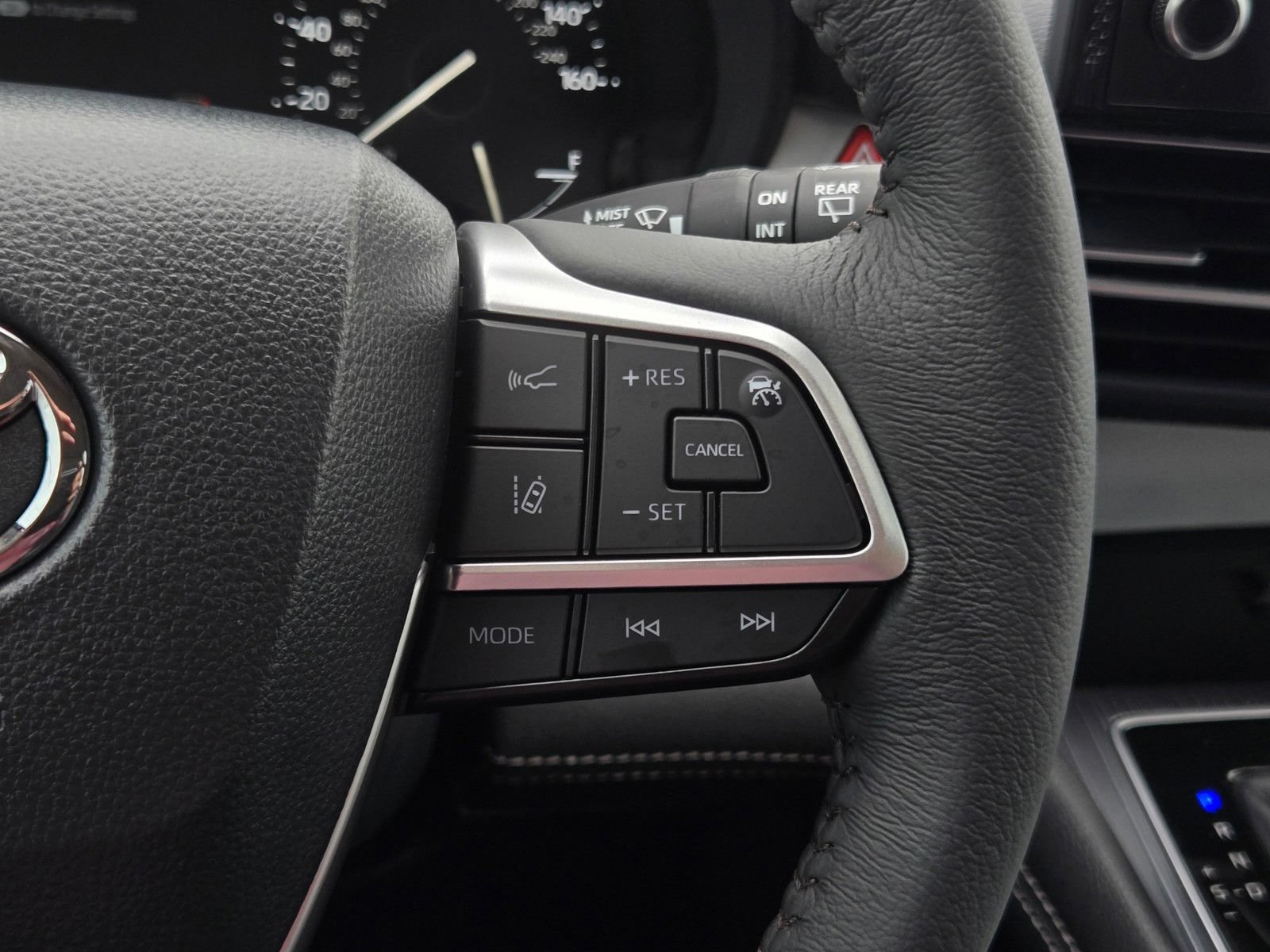 Certified 2026 Toyota Sienna XLE FWD image 22