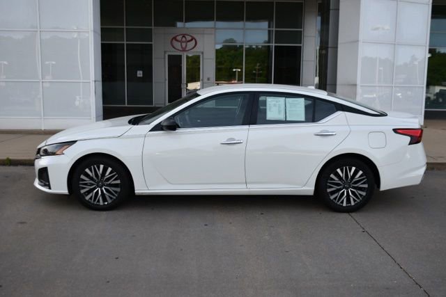 Used 2025 Nissan Altima 2.5 SV image 2