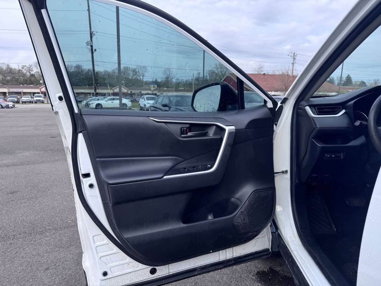 Used 2020 Toyota RAV4 LE FWD image 16
