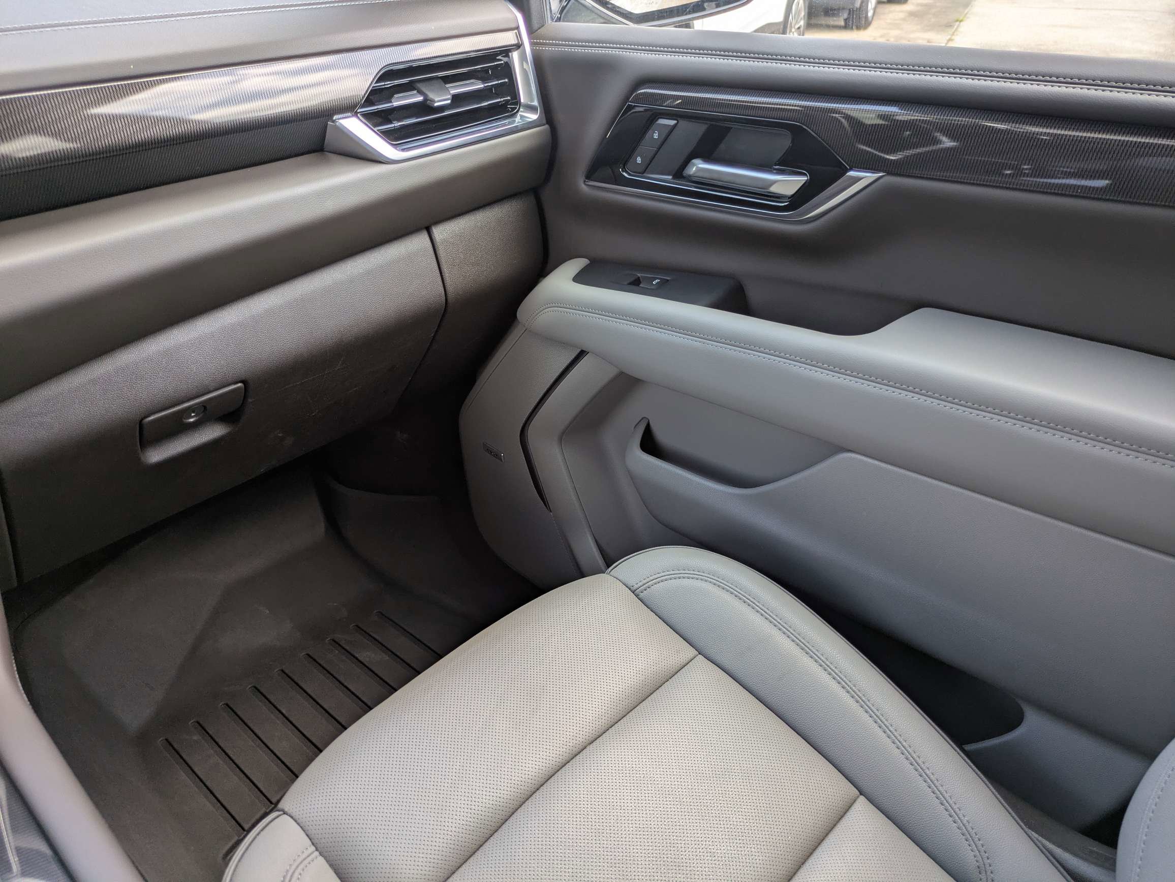 Used 2025 GMC Yukon XL Elevation AWD/4WD image 14