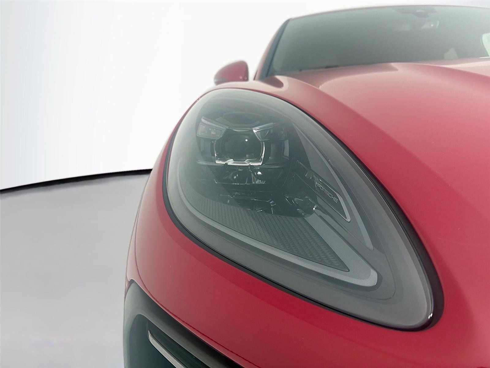 Certified 2023 Porsche Macan S AWD/4WD image 31