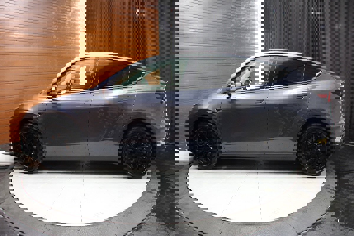 Used 2022 Tesla Model Y Long Range AWD/4WD image 7