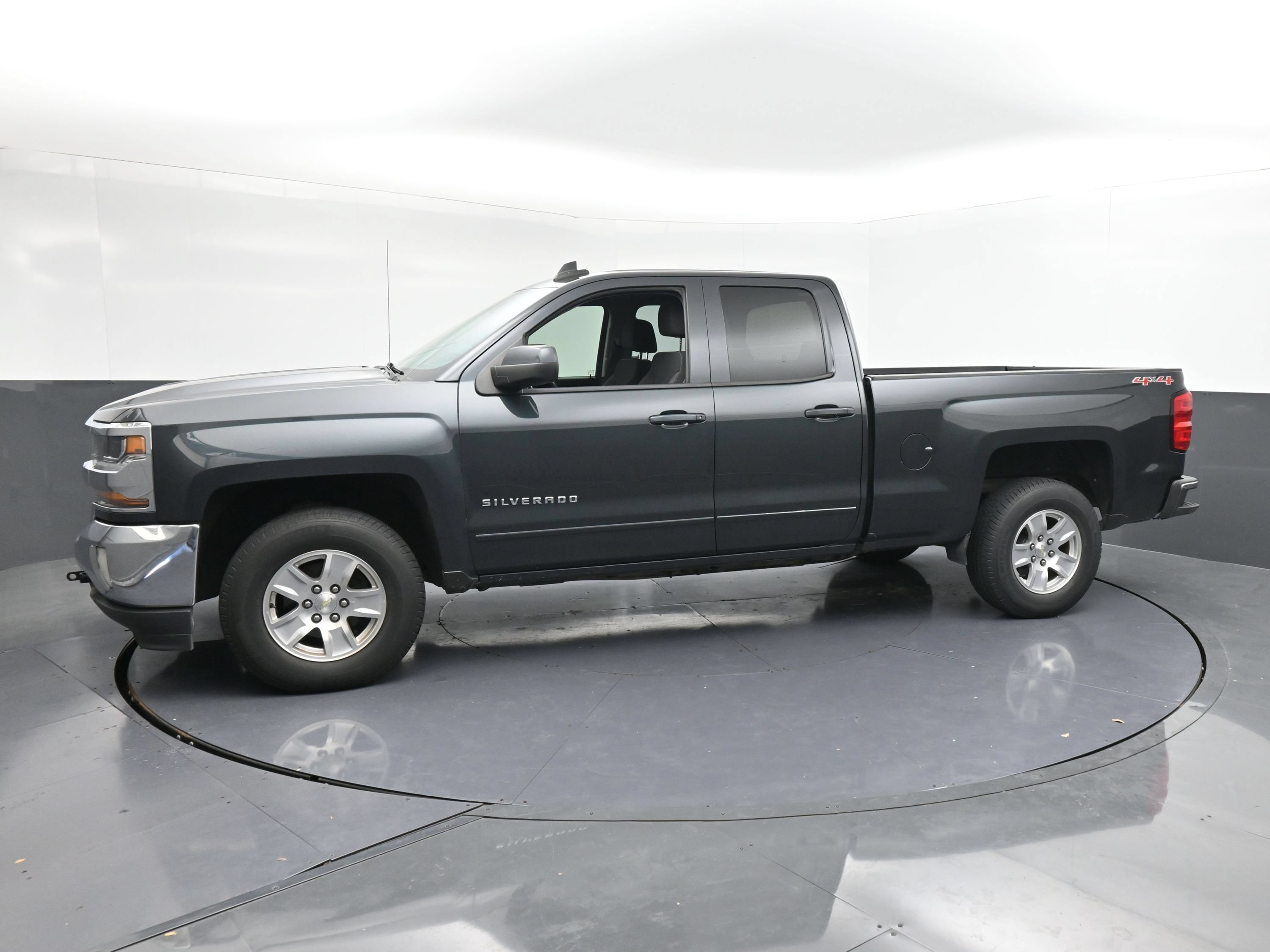 Used 2017 Chevrolet Silverado 1500 LT w/ All Star Edition AWD/4WD image 5