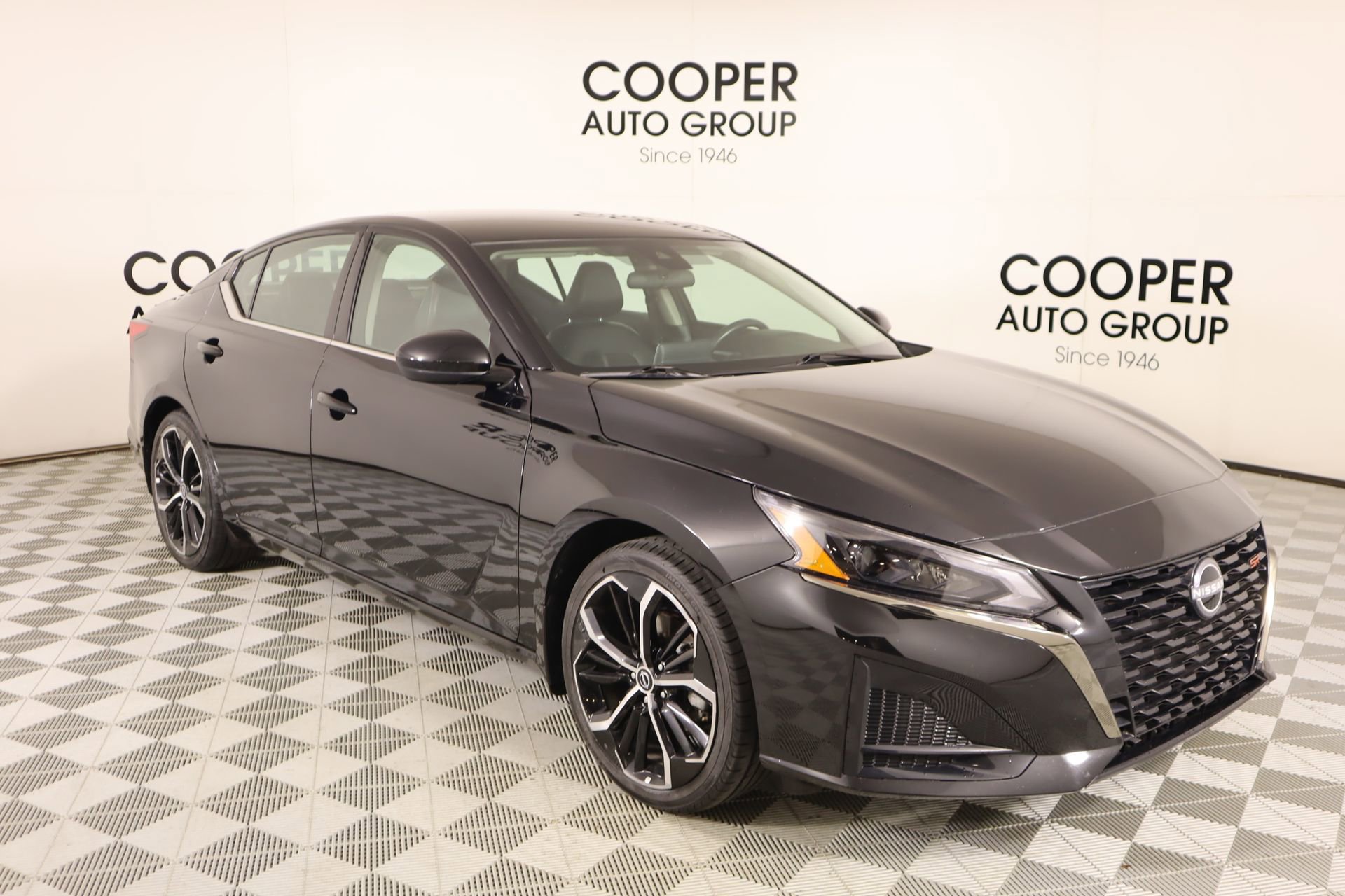 Used 2025 Nissan Altima 2.5 SR FWD image 1