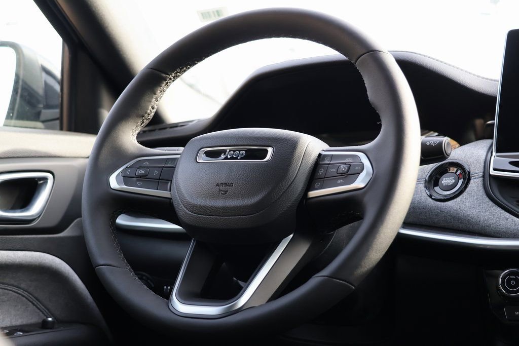 New 2024 Jeep Compass Latitude w/ Convenience Group AWD/4WD image 10