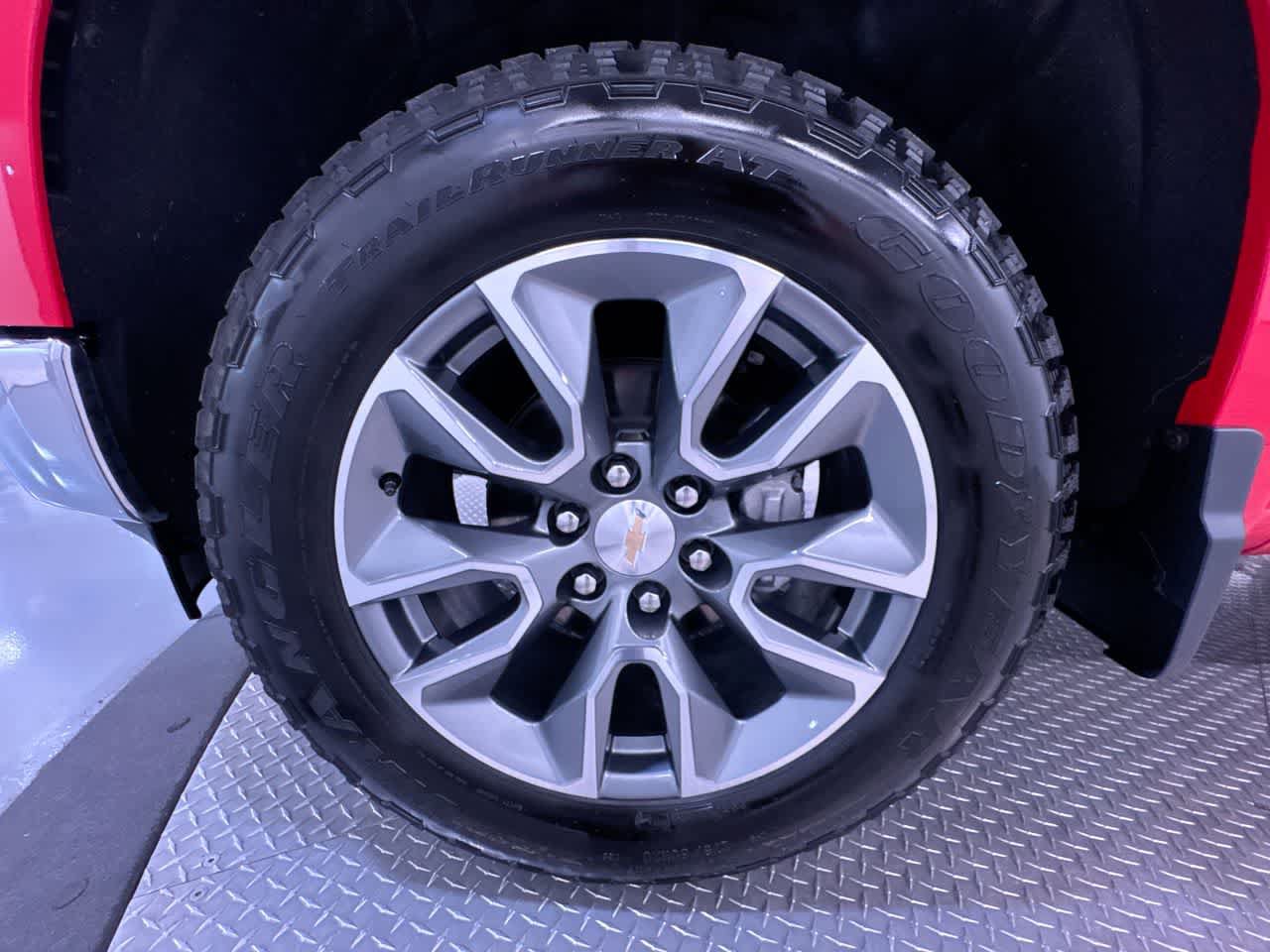 Used 2025 Chevrolet Silverado 1500 LT AWD/4WD image 10