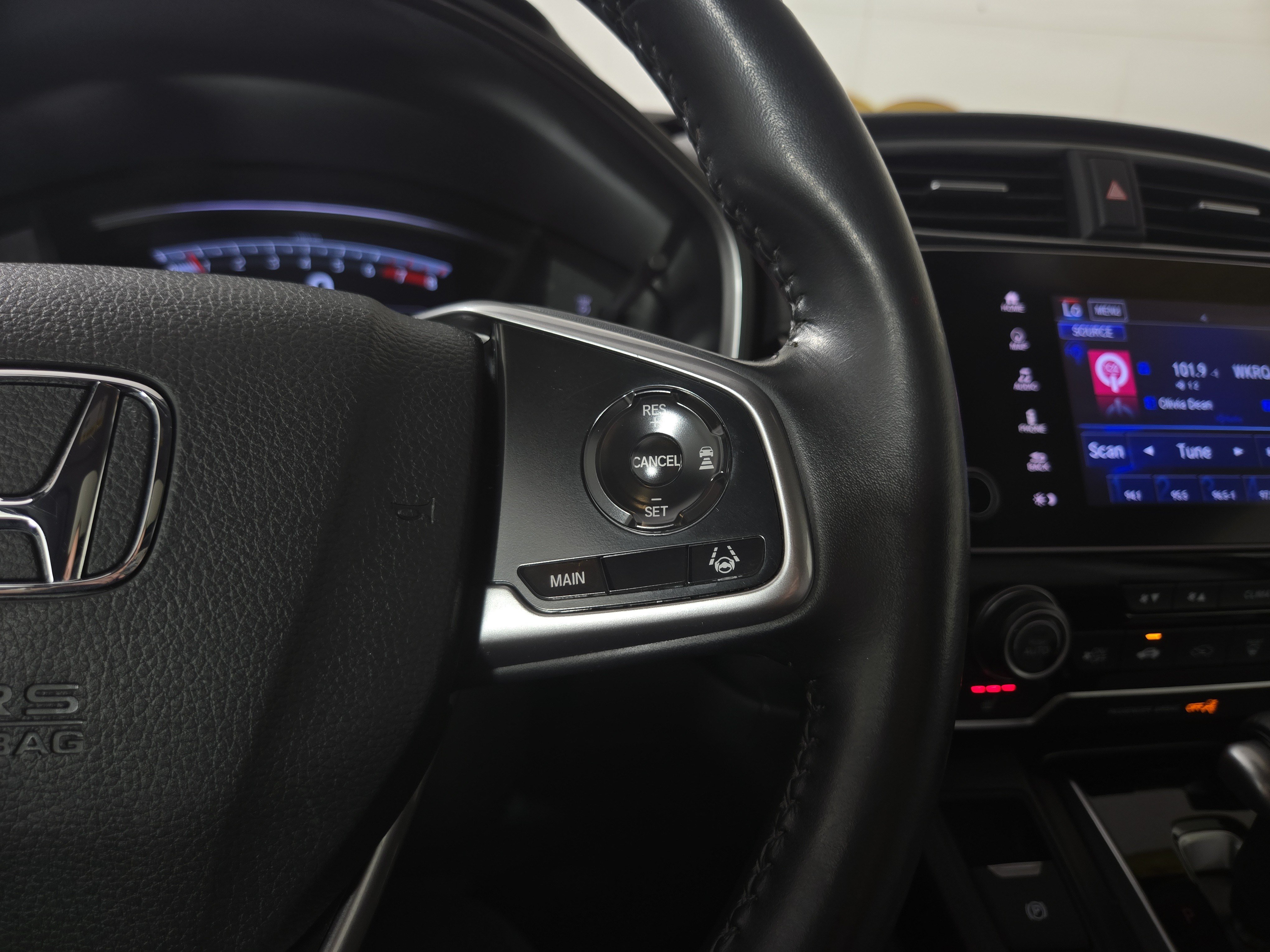 Used 2019 Honda CR-V Touring image 16