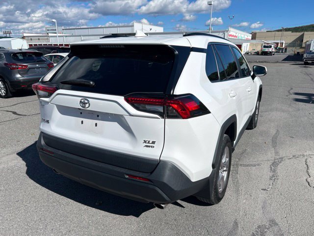 Used 2022 Toyota RAV4 XLE w/ Convenience Package AWD/4WD image 7