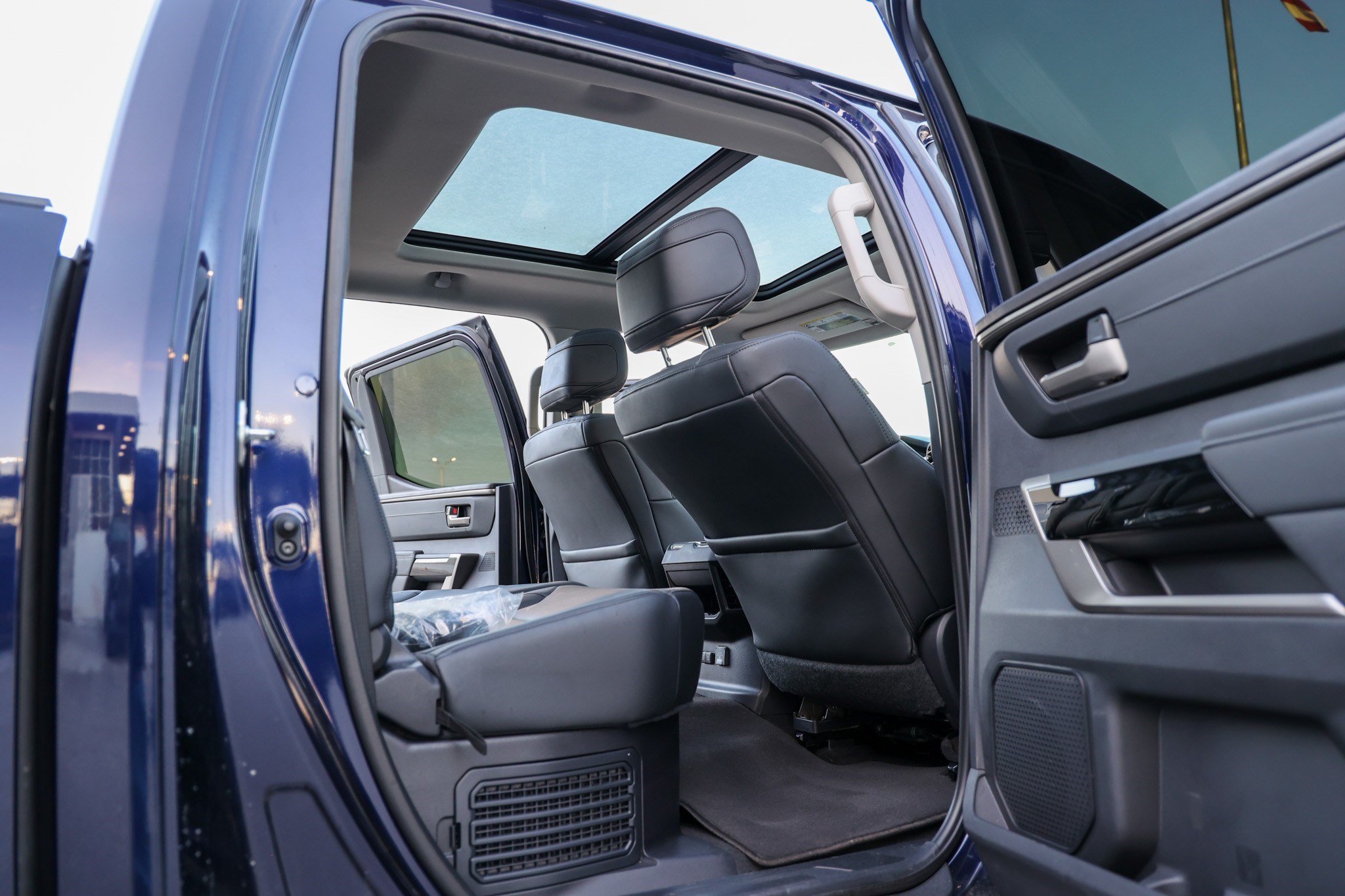Used 2023 Toyota Tundra Limited AWD/4WD image 43