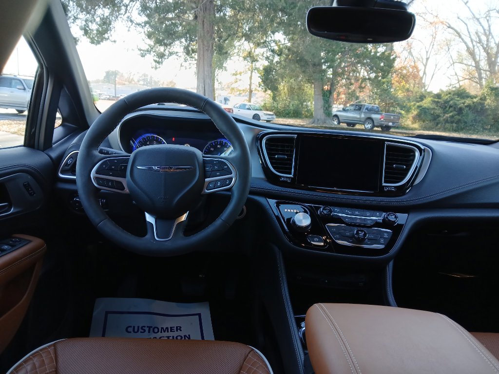 Certified 2024 Chrysler Pacifica Pinnacle image 7