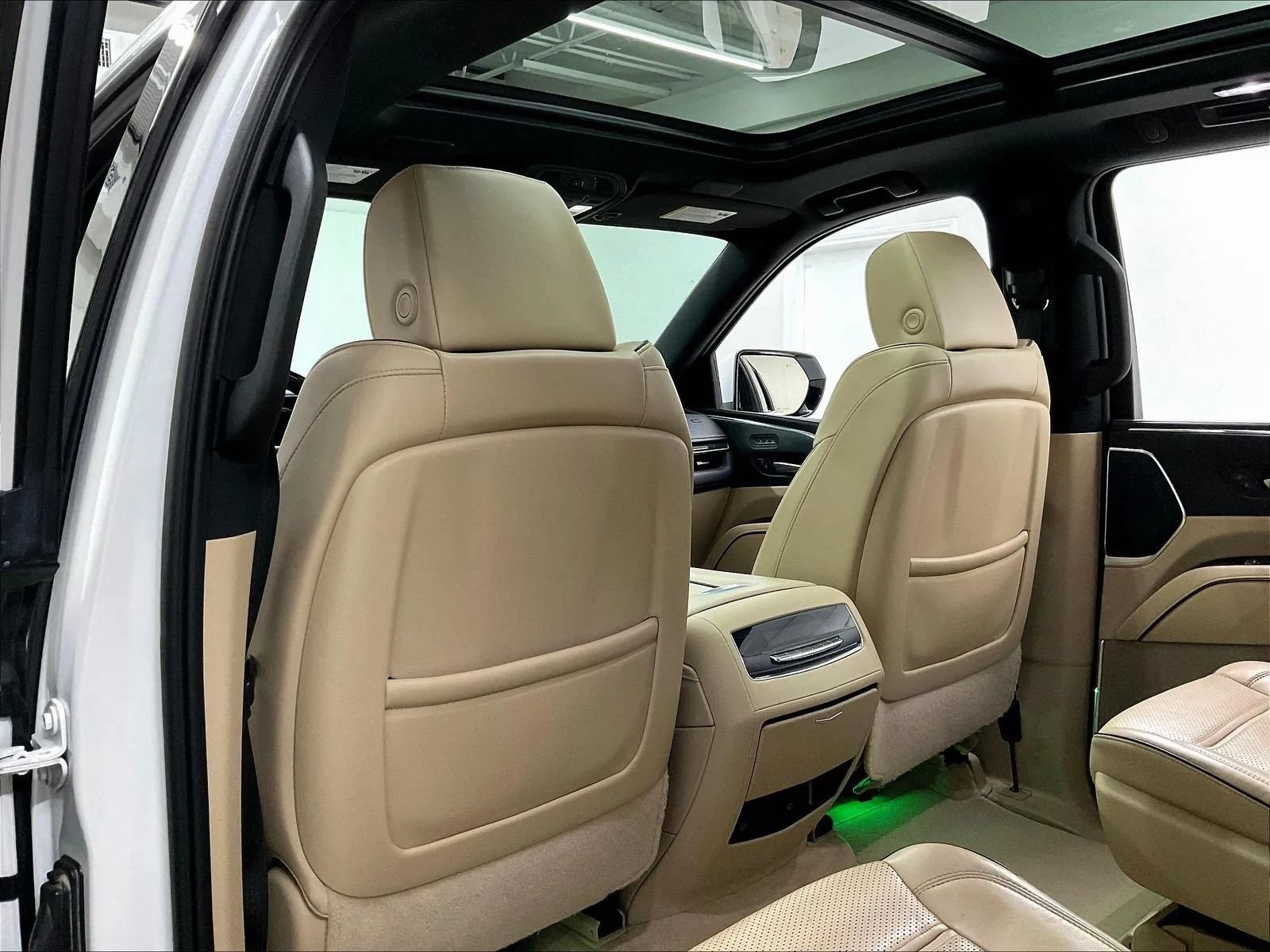 Used 2023 Cadillac Escalade ESV Premium Luxury w/ Performance Package AWD/4WD image 47
