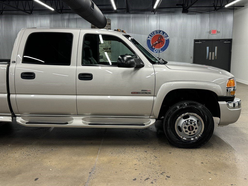 Used 2005 GMC Sierra 3500 SLT w/ Heavy-Duty Power Package AWD/4WD image 19