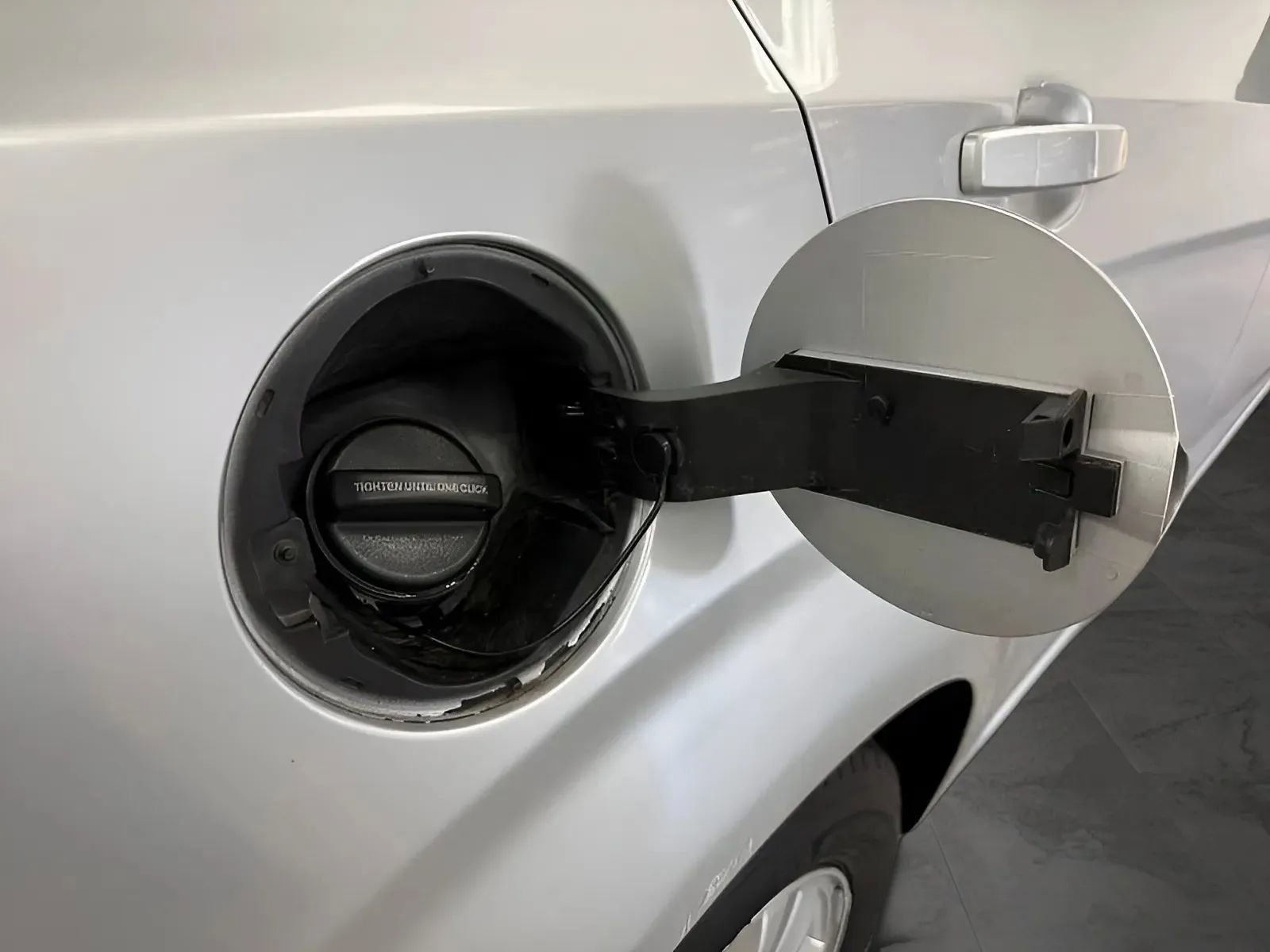 Used 2016 Chevrolet Sonic LT FWD image 27