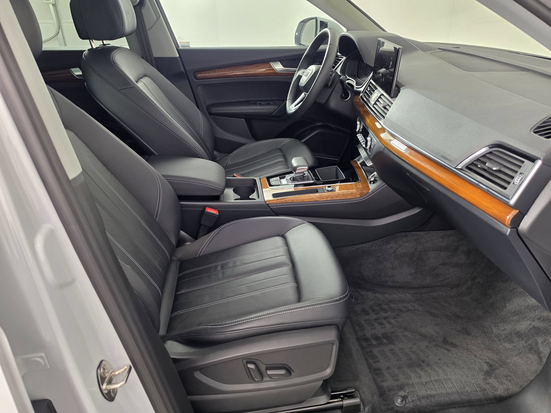 Certified 2023 Audi Q5 2.0T Premium Plus w/ Premium Plus Package AWD/4WD image 44