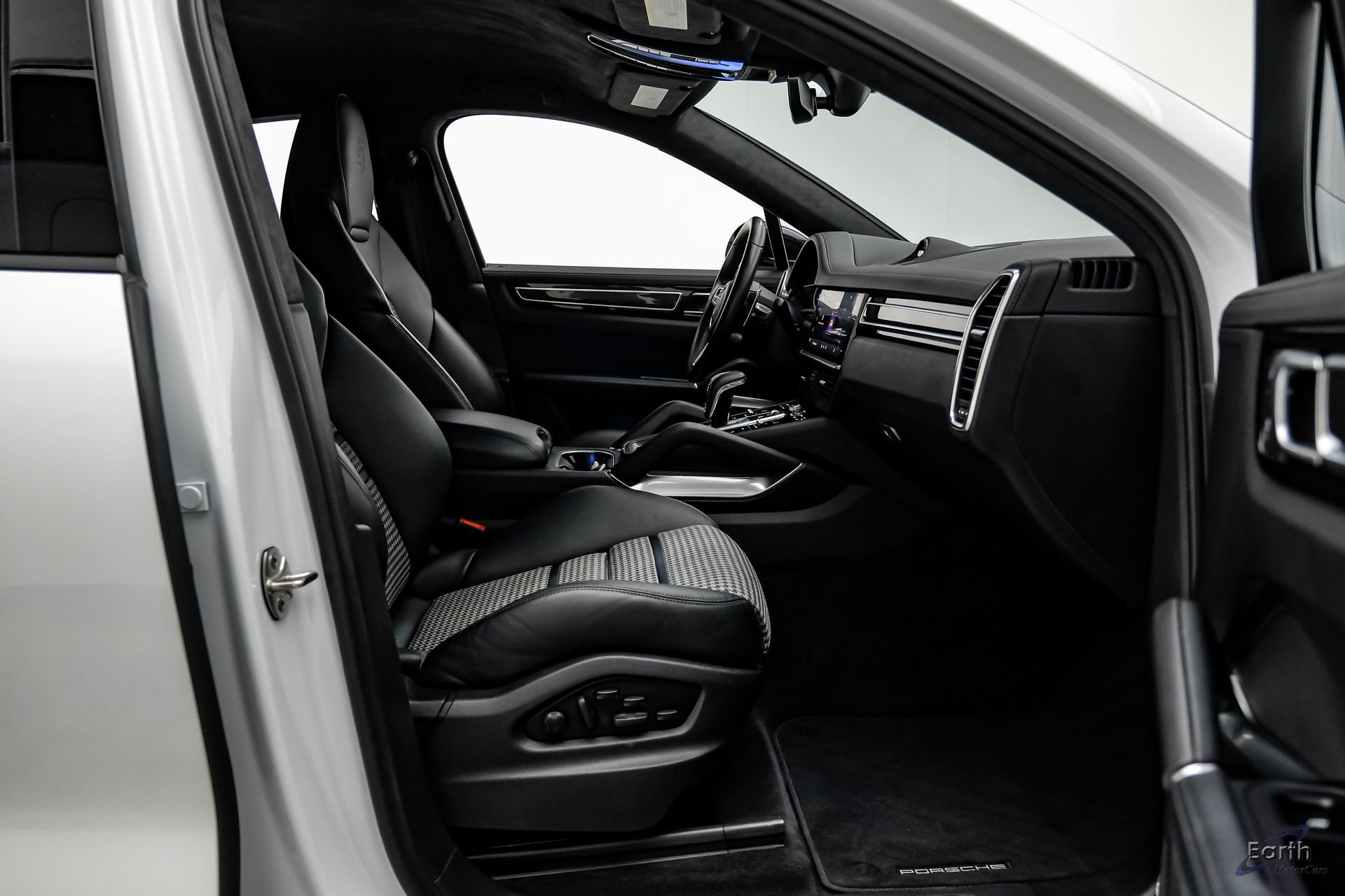 Used 2022 Porsche Cayenne Turbo image 49