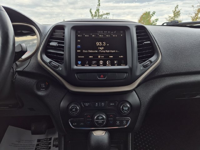 Used 2015 Jeep Cherokee Latitude w/ Comfort/Convenience Group AWD/4WD image 20