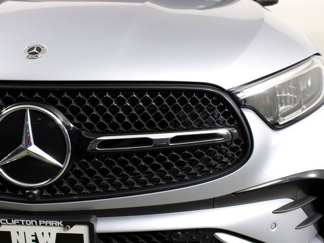 Used 2024 Mercedes-Benz GLC 300 4MATIC image 11