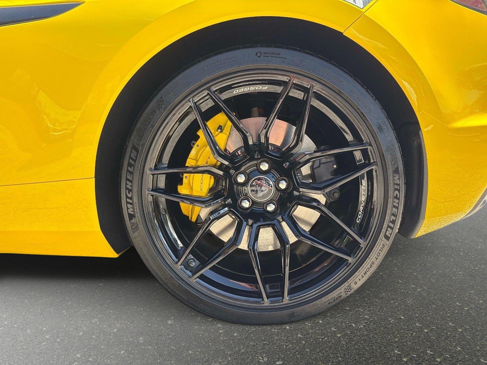 Used 2025 Chevrolet Corvette Z06 RWD image 14