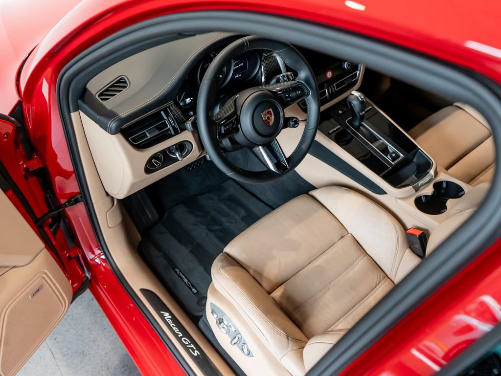 Certified 2025 Porsche Macan GTS AWD/4WD image 4