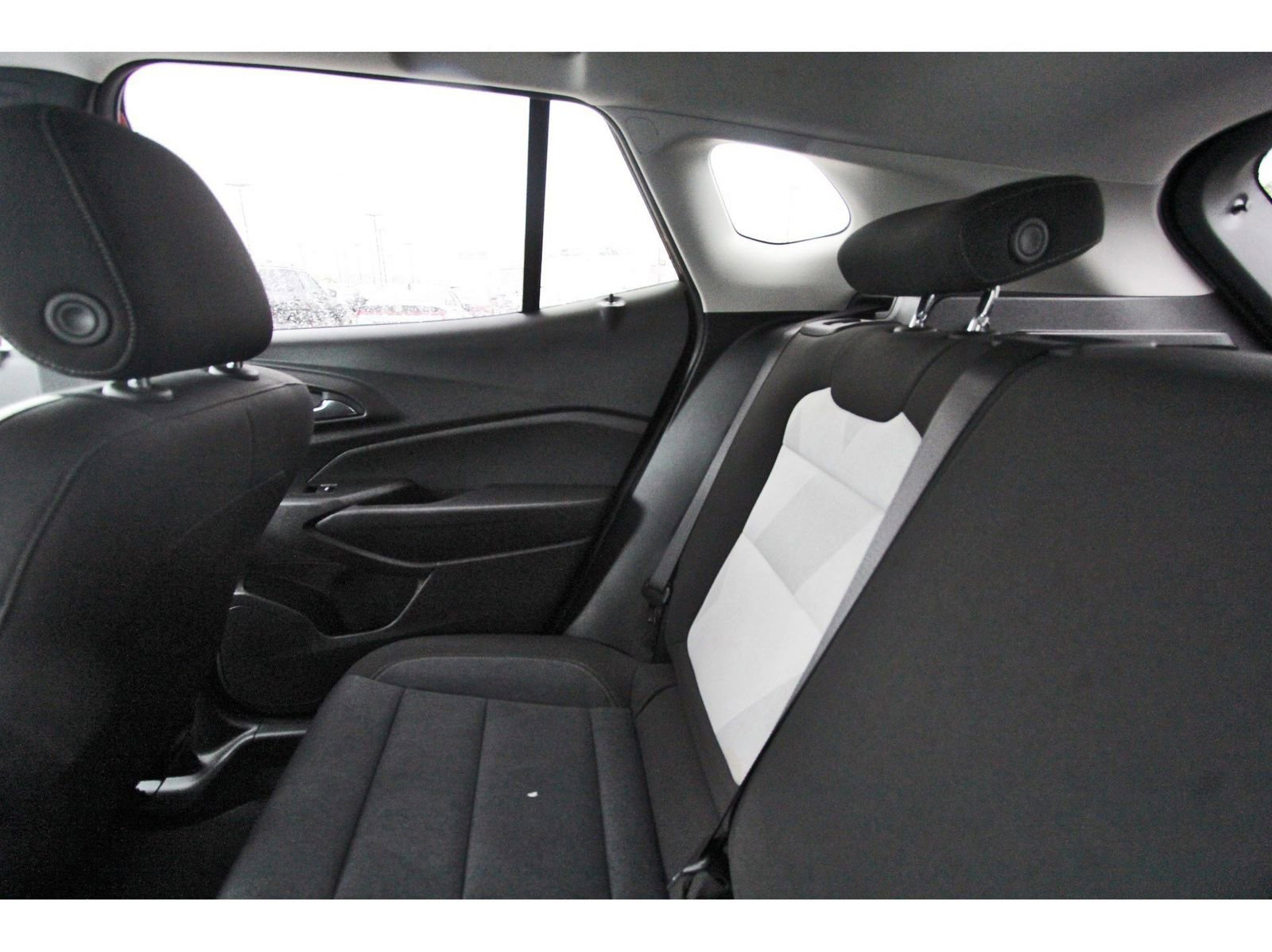 Used 2024 Chevrolet Trax LS w/ LS Convenience Package FWD image 13