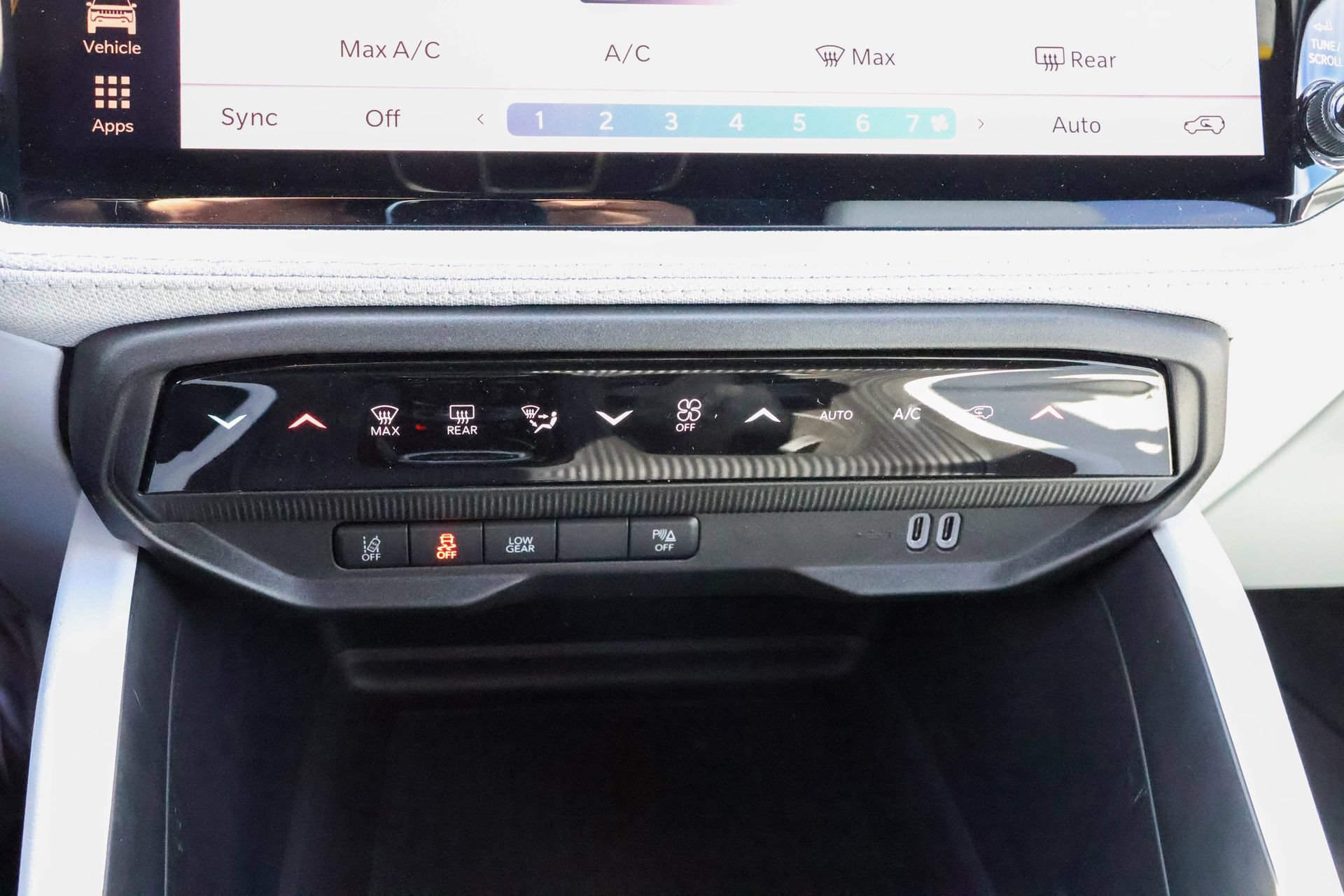 New 2026 Jeep Cherokee Laredo AWD/4WD image 23