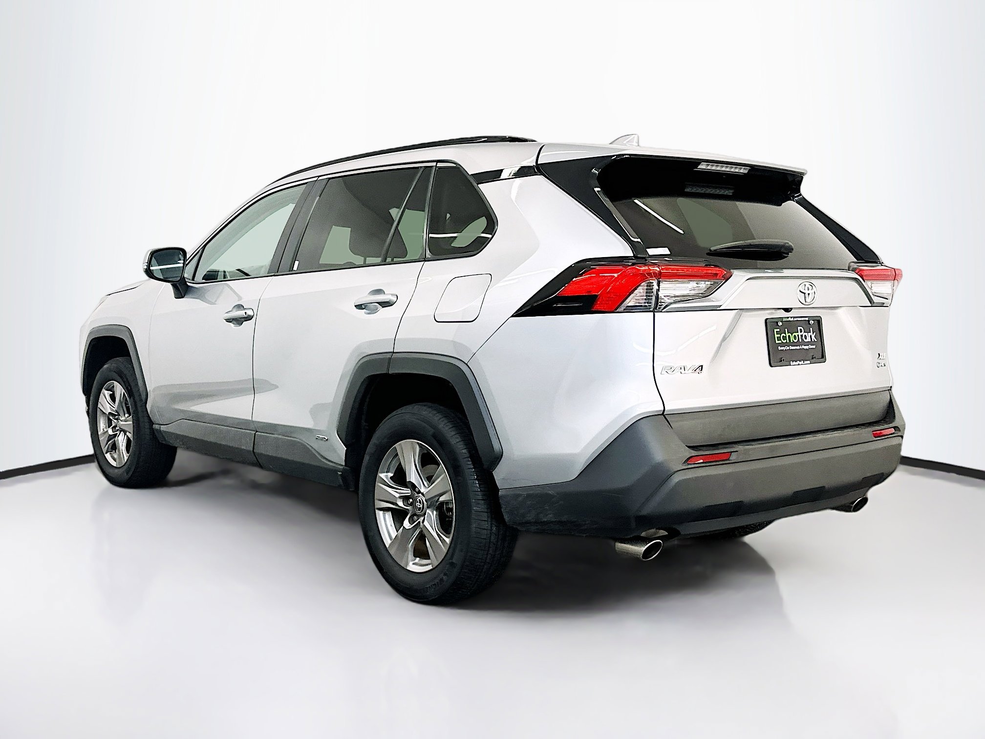 Used 2025 Toyota RAV4 XLE image 5