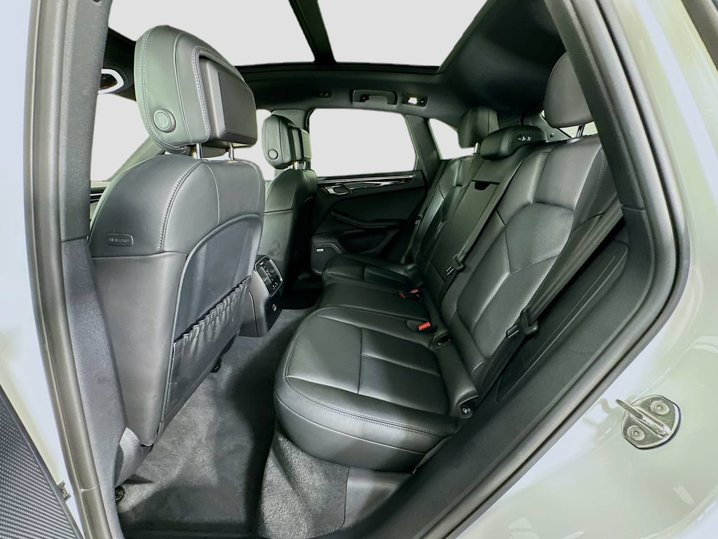 Certified 2022 Porsche Macan AWD/4WD image 24