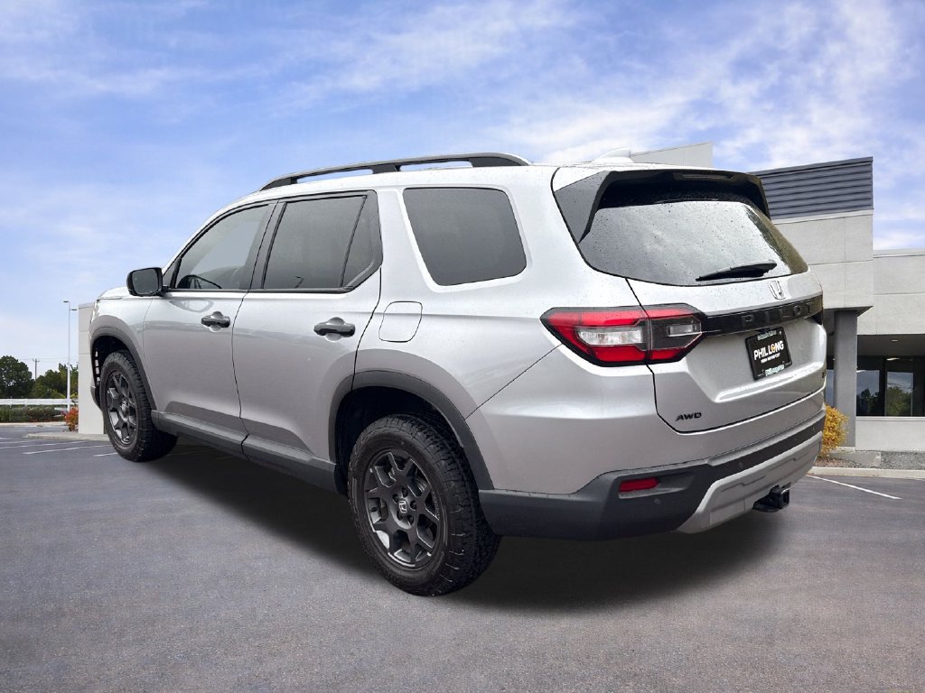 Used 2025 Honda Pilot TrailSport image 6