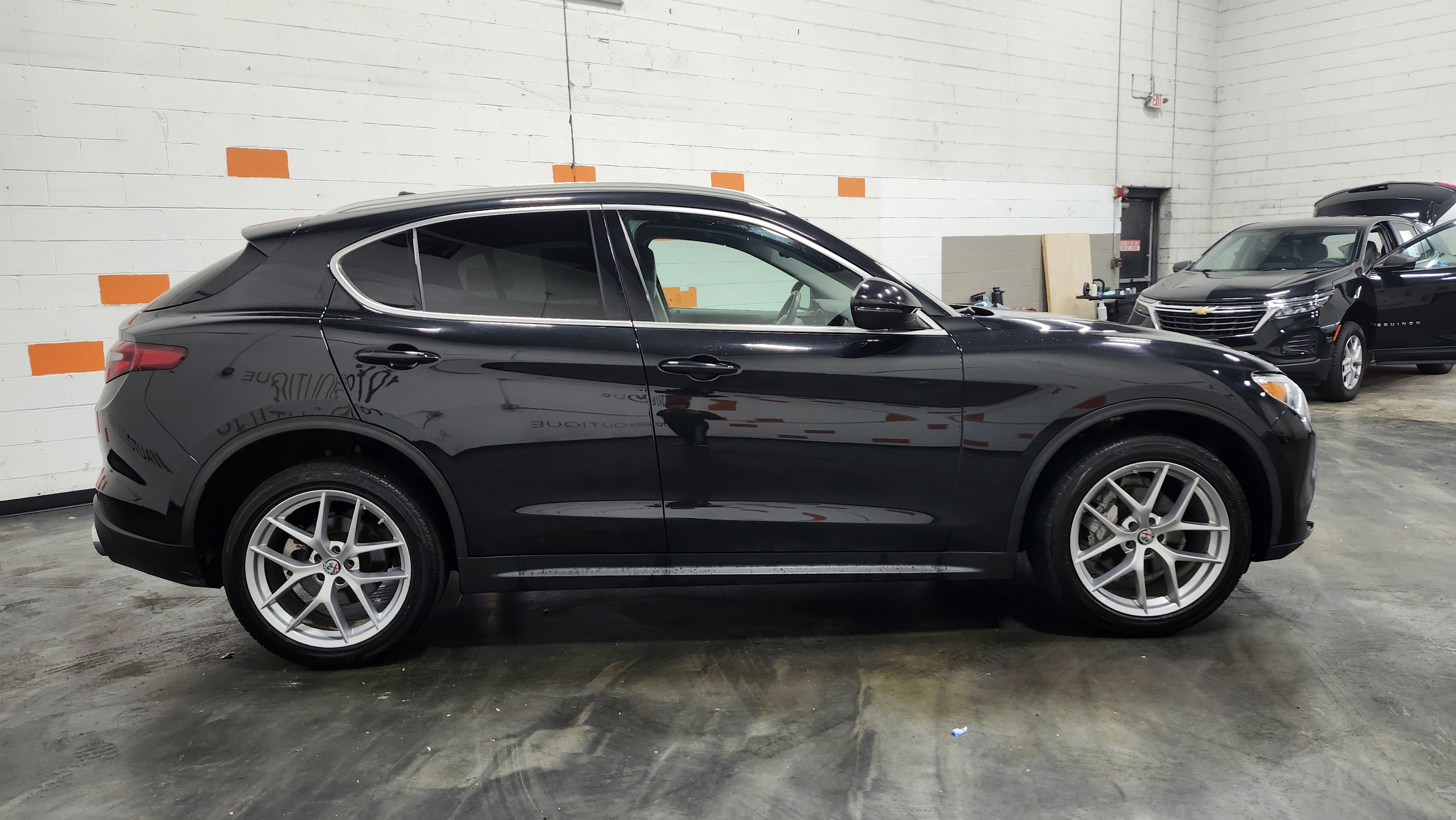 Used 2018 Alfa Romeo Stelvio AWD image 21